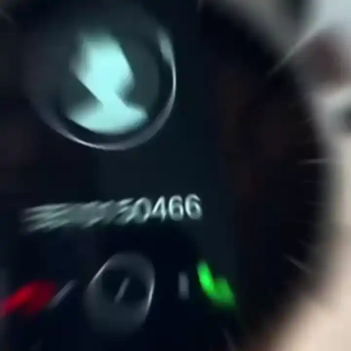 WatchEX™ en la muñeca con llamadas y notificaciones en pantalla
